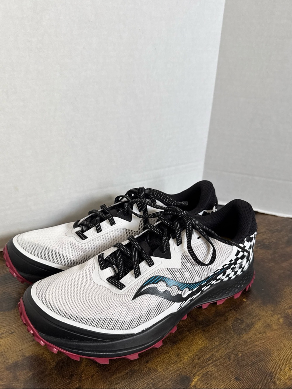 Saucony Men’s Peregrine 11 Trail Running Sneakers Vapor/Poppy Size 9.5 NEW